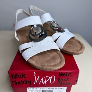 womens shoes size 9 1/2 M. sandals IMPO . white (L26)